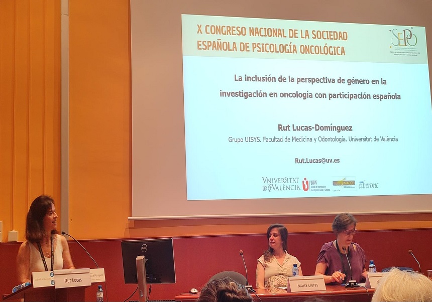 Rut Lucas presentando su trabajo